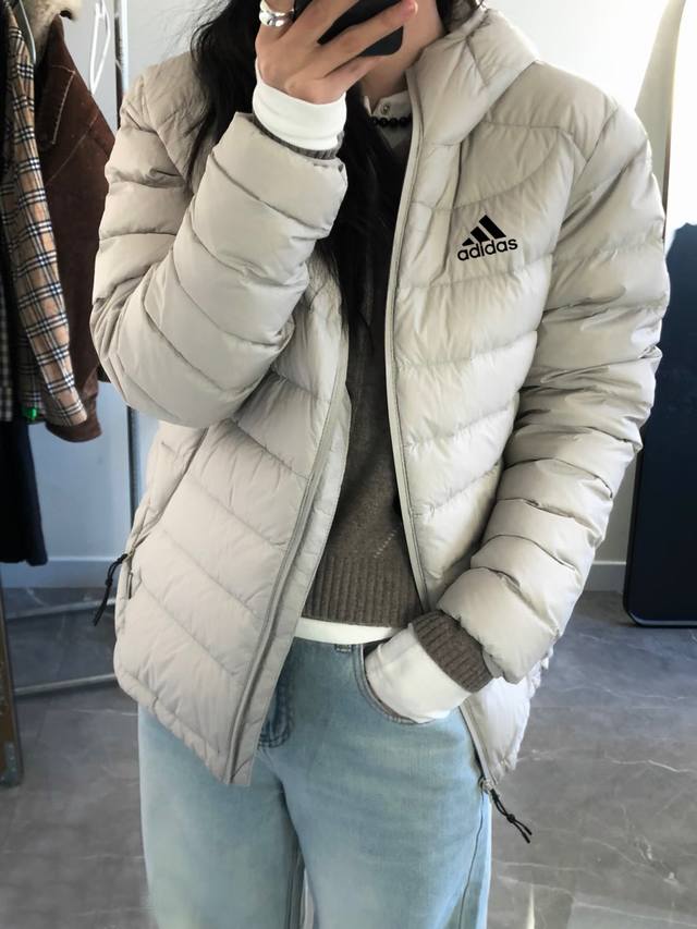 不是绒子含量90原地立马绝经 DDD 90绒子含量阿迪达斯Adidas排骨羽绒服 DDD 高品质90鸭绒带来持久轻暖感受 DDD 采用绒子含量90%优质鸭绒 D