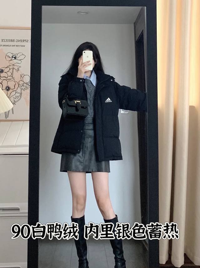 90白鸭绒阿迪达斯Adidas连帽短款加厚防风情侣款连帽羽绒服 DDD 采用90白鸭绒 880蓬松度！穿上保暖舒适又轻松！ 内设银色蓄热网！ DDD 重要的事情