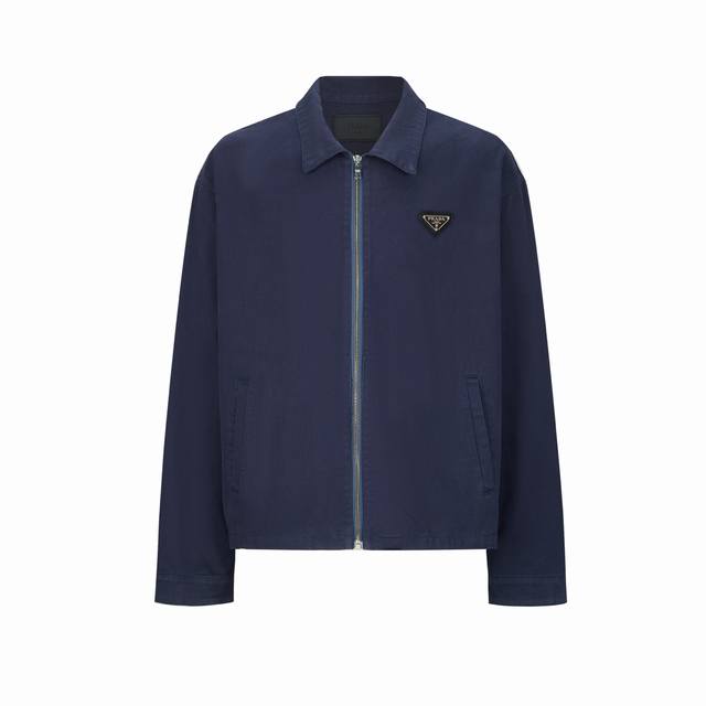专柜1:1版本 ] DDD 品名: Prada 普拉达三角标翻领牛仔拉链外套 DDD 款号：281 DDD 颜色：藏青 DDD 尺码：S-Xl DDD 面料：纯