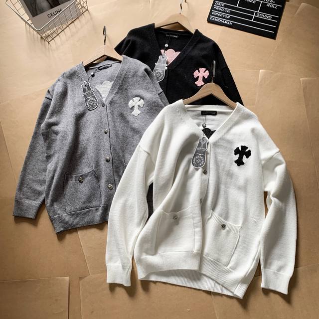 特价 DDD Ch克罗心2025Ss走秀款针织毛衣开衫 DDD 订购原版开模 历时一个月终于出货了，简直太爱了 上身真的超级帅。抖音某博主讲今年克罗心 DDD