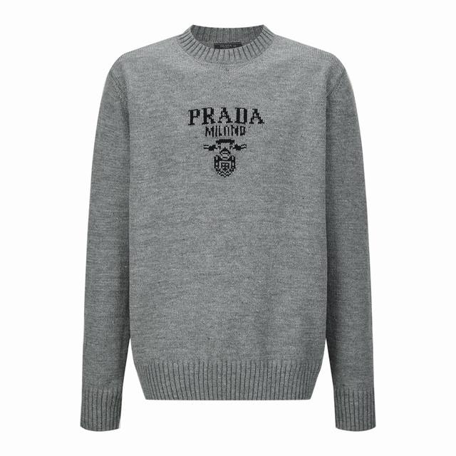 专柜1:1版本 ] DDD 品名: Prada普拉达 提花徽标针织套羊毛圆领毛衣 DDD 款号：400 DDD 尺码：46-52码 DDD 颜色：黑色 灰色 白