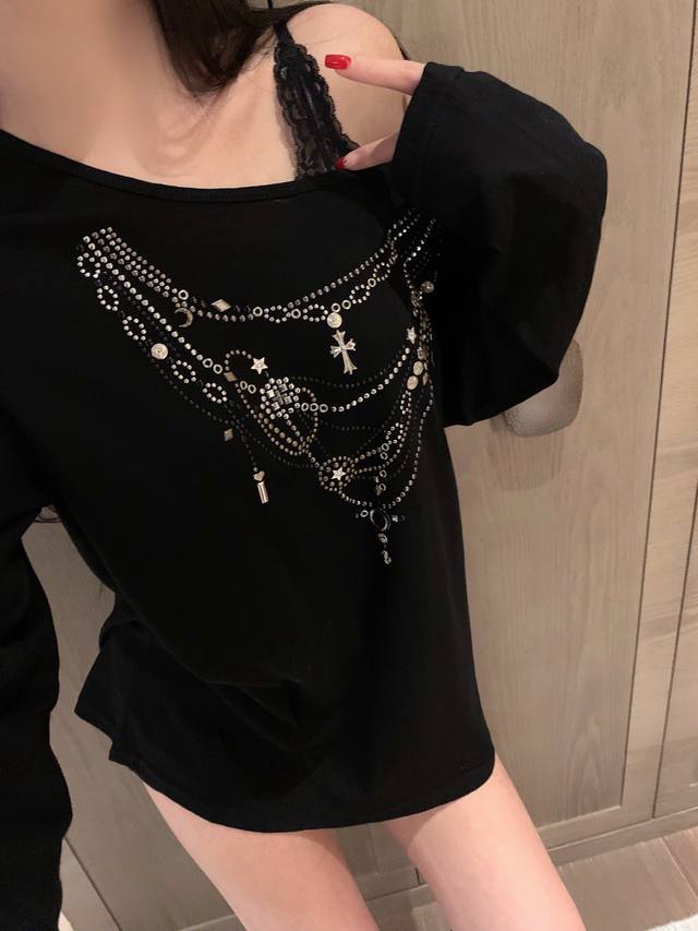 特价 黑色 DDD Chro* Hearts 克罗心 25.Ss重工链条铆钉防晒T恤 DDD 颜色：黑色 白色 DDD 码数：Sml DDD S码推荐： ~10