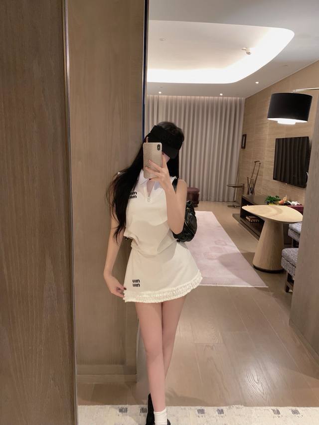 特价 白色 DDD Miumi*减龄木耳边Polo背心短裙套装 DDD 颜色：白色 灰色 DDD 尺码：Sml见尾图 DDD