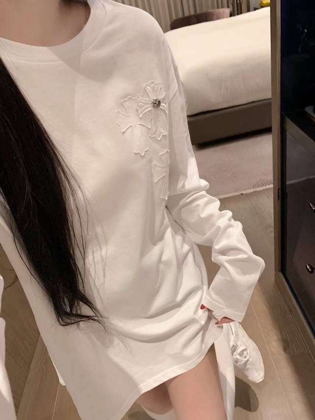 特价 白色 DDD Ch 克罗心 十字架重工刺绣T～ DDD 颜色：黑色 白色 DDD 码数：Sml DDD S码推荐： ~100 DDD M码推荐：100～1