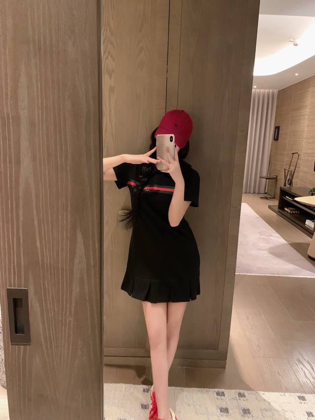 特价 黑色 DDD Gucc* 古驰 订制三色织带金属扣Polo领连衣裙～～ DDD 颜色：白色 黑色 DDD 码数：Sml见尾图 DDD