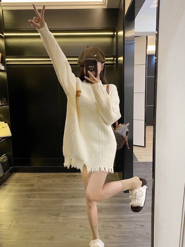 特价 DDD Chane* 小香 小香不规则麻花破洞毛衣 DDD 长度刚刚好 怎么穿都美腻 DDD 暖暖的兔绒毛料 贴身非常保暖舒适～ DDD 颜色：杏色 DD