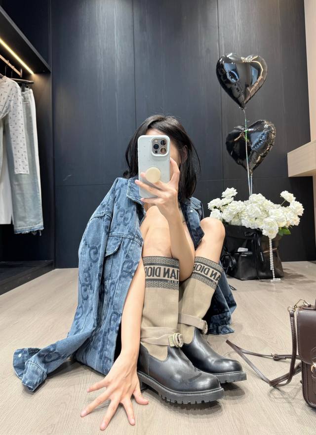 特价 DDD 古驰 24Ss秋冬新款经典老花提花牛仔外套 DDD 独家上新 原版提花双面面料 反面雪尼尔 整件立体剪裁 全方位精致做工 里里外外都好好看 明星穿