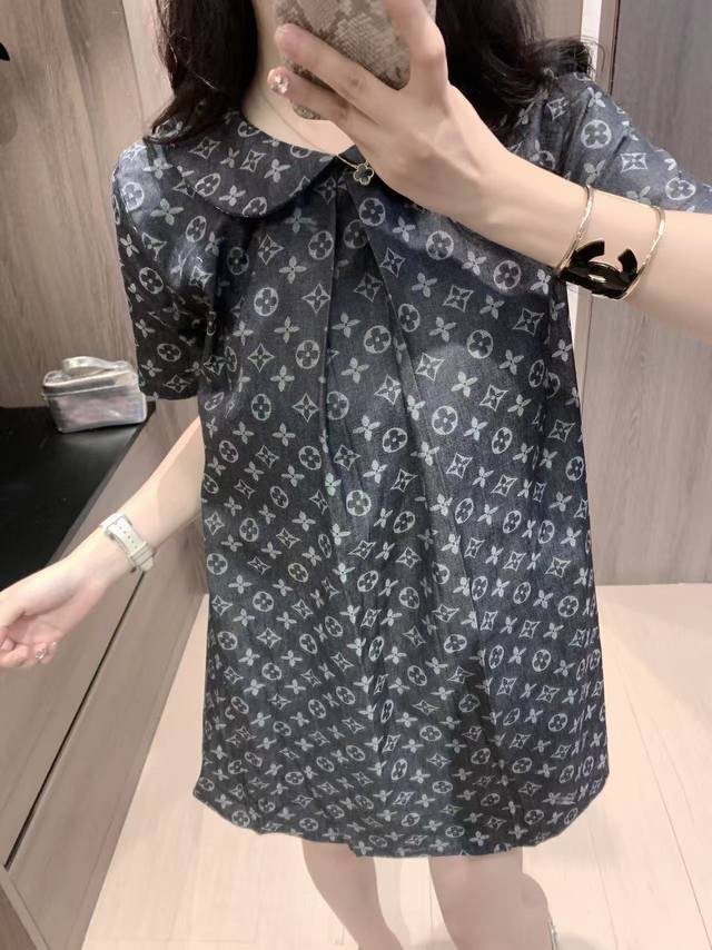 特价 DDD Lv* 驴 25Ss新款满印休闲薄款牛仔宽松连衣裙 DDD 超减龄款 娃娃领配褶皱设计，灵动活泼，减龄效果拉满！面料采用的纯棉材质的牛仔，薄而透气