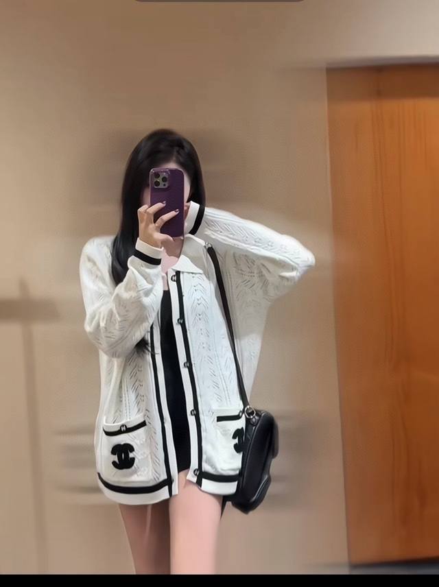 特价 白色 DDD Chane* 小香 双C口袋翻领针织外套～ DDD 我爱的针织外套来了～～～ DDD 小香风针织开衫外套，这件完全长在我的审美上，双C口袋设