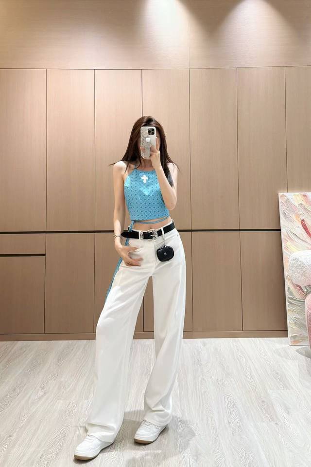 特价 白色 DDD 克罗 十字架印花弯刀牛仔裤 DDD 配腰带包包 Smlxl DDD 颜色：白色 粉色 黄色 DDD 码数：Sml见尾图 DDD