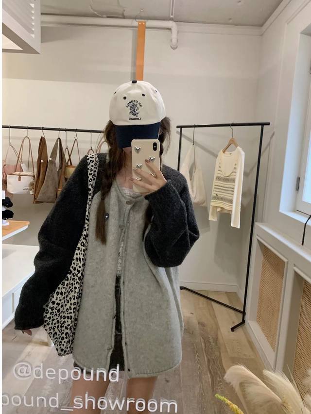 特价 。Play Comme Des Garcons川久保玲新款 DDD 秋冬味道的拼色毛衣 就像暖暖的芝麻糊一样扣子特意选了不规则的银色金属扣 更加有设计感版