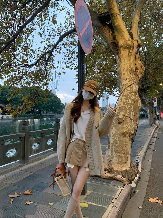 特价 。只有卡其。Play Comme Des Garcons川久保玲2025新款 DDD 大开衫来啦啦这款我直接一见钟情Fei常经典的一个版型了，穿多年也不会