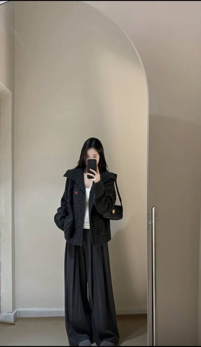 特价 。川久保玲拉链毛衣 Play Comme Des Garcons DDD 秋冬质感王！川久保玲雾感黑灰开衫，含羊绒 + 重工绞花显白藏肉焊身上 DDD 宝