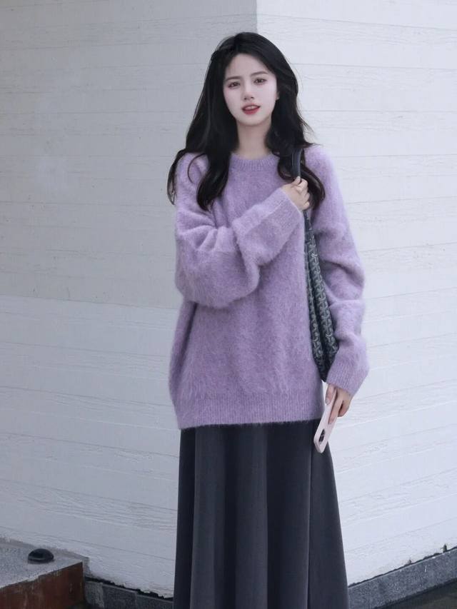 特价 。Play Comme Des Garcons川久保玲2025新款紫色软糯糯毛衣外套 软和细腻的工艺毛毛 简直就是温柔的藏身之所 给你美丽加成的同时，还给