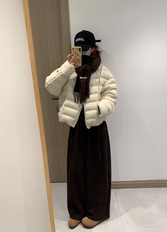 特价 。Lululemon 露露乐檬 国标95羽绒服 DDD 时趣自在行走于冬日的 “纸片人”充绒饱满的云朵绒暖感 暖意覆身行动自如艺术家衍行设计 加持随性风范