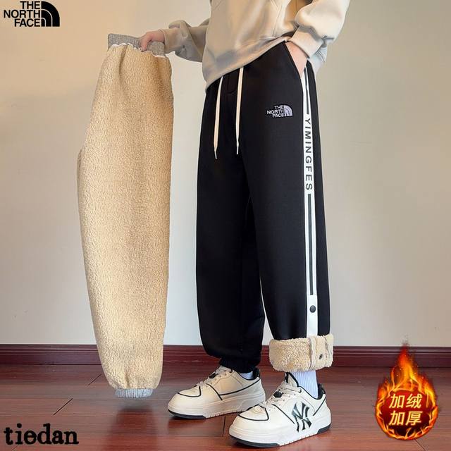 北面The North Face冬季新款，男女同款松紧腰加绒加厚百搭侧边字母纽扣拼接百搭卫裤，男士束脚裤休闲裤长裤！裤子，让穿着更舒适透气，同时也很耐穿耐洗，不