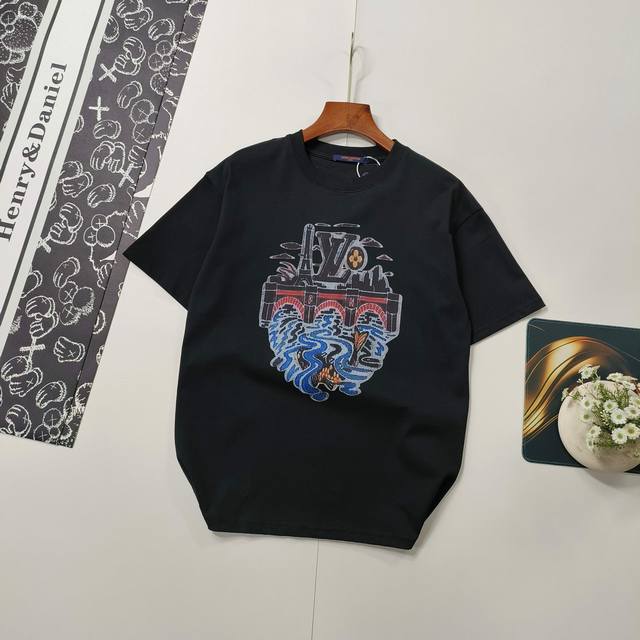 尺码S-Xl2026春秋新驴家Lv字母日本樱花风景刺绣短袖T恤衫 Louis Vuitton路易威登短袖T恤 DDD 轻奢主义 男女日常通勤穿搭必备单品 DDD