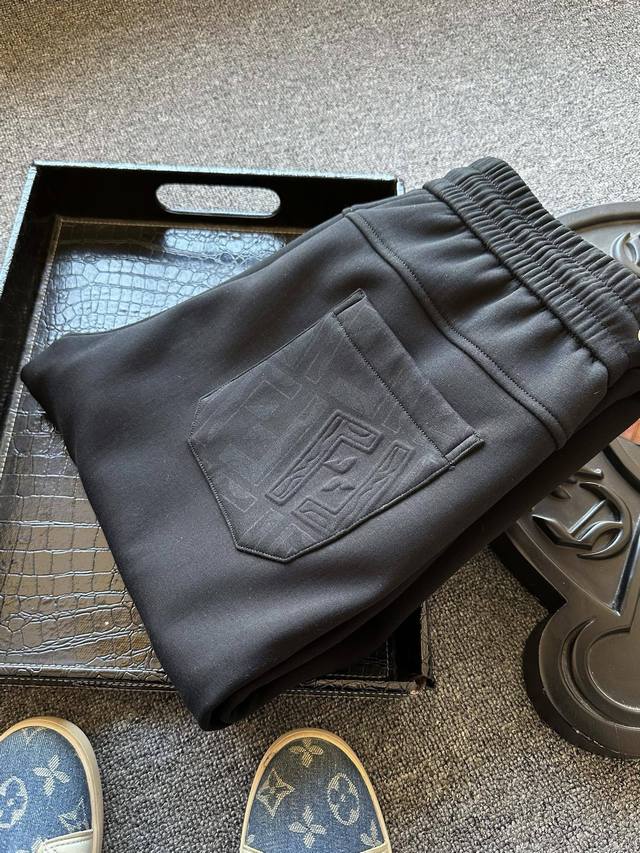 顶级加绒款！ DDD 人气爆款！Fendi 芬迪小怪兽双F专柜新品加绒松紧束脚裤！恒隆在售万元级，款号：1500 DDD 芬迪家今年最新液氨空气棉面料，内里做了