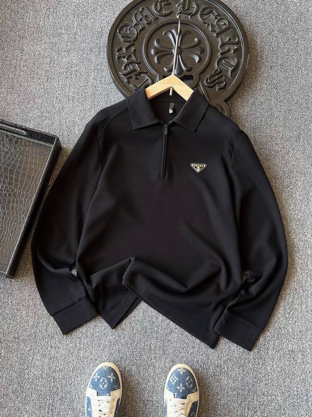 专柜顶奢款！ DDD 人气爆款！Prada 普拉达专柜新品小仆人公文包半拉链长袖翻领Polo衫！恒隆在售万元级，款号：2539 DDD 普拉达家今年最新研发高端