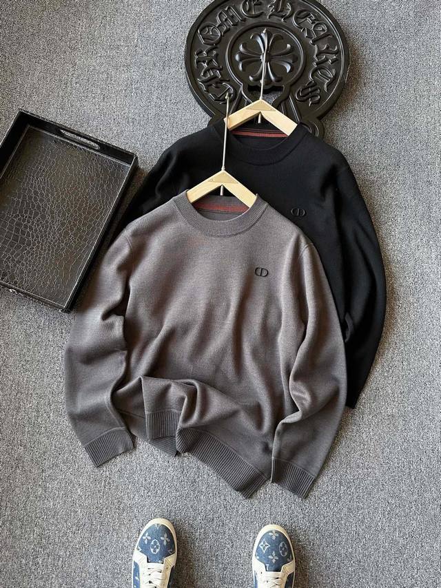 顶级加绒绵羊毛！ DDD 人气爆款！Dior 迪奥专柜Cd款绵羊毛加绒毛衣！恒隆在售万元级，款号：3008 DDD 迪奥家最新优选一级绵羊毛细支纱线！整件衣服做