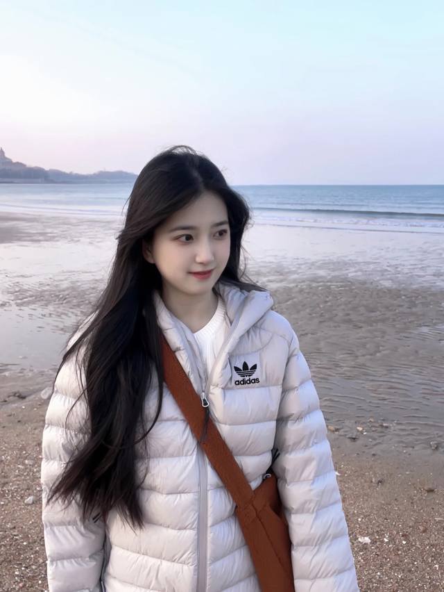 不是绒子含量90原地立马绝经 DDD 90绒子含量阿迪达斯三叶草Adidas排骨羽绒服 DDD 高品质90鸭绒带来持久轻暖感受 DDD 采用绒子含量90%优质鸭