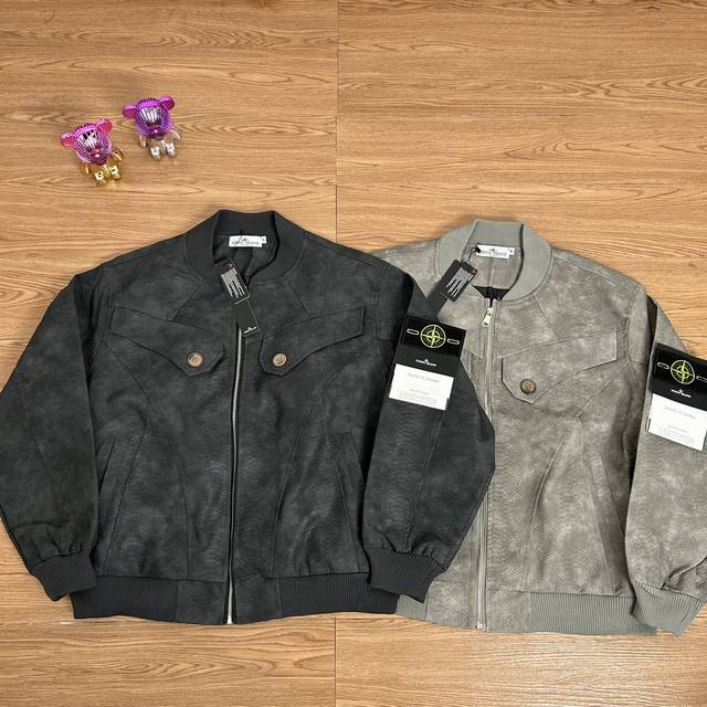 上新 DDD Stone Island 石头岛 25Ss飞行夹克Pu皮翻领外套，男女同款，经典永不过时系列，秋季出现穿搭必备百搭单品 DDD 外层面料采用了加厚