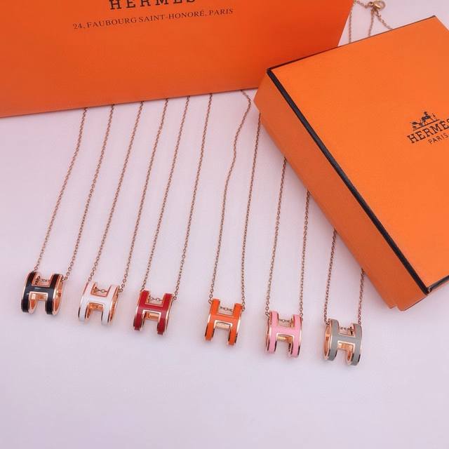 Hermes爱马仕H项链正品一致1：1！市面顶级版本没有之一！最高版本最低价格P！非几十块钱的低版本随意对比！ DDD 爆款就不多阐述了聊聊细节吧！实拍会说话的