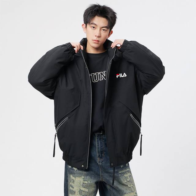 Flla 斐乐棉衣，立领羽绒棉服夹克外套，男女同款，独家爆款，冬季衣橱必备的一款人气棉衣， 上身超级好看！ 纯天然手塞羽绒棉填充，每个部分充棉饱满 给人温暖的的