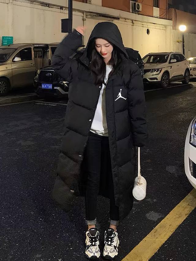 高品质 区别市场砸价版本 DDD Air Jordan乔丹Aj中戏长款羽绒服 DDD 采用90白鸭绒填充，充绒量 G左右，外贸出口原单，做工细节都很好，一分钱一