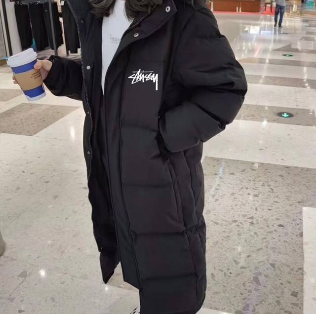 高品质 区别市场砸价版本 DDD Stussy 斯图西中戏长款羽绒服 DDD 采用90白鸭绒填充，充绒量 G左右，外贸出口原单，做工细节都很好，一分钱一分货，随