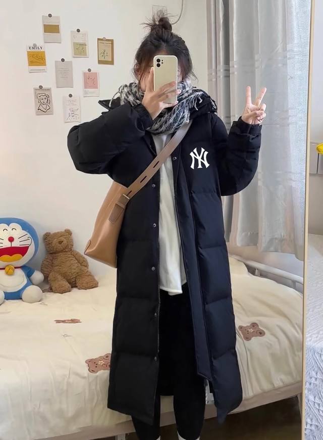高品质 区别市场砸价版本 DDD Mlb Yankees-Ny中戏长款羽绒服 DDD 采用90白鸭绒填充，充绒量 G左右，外贸出口原单，做工细节都很好，一分钱一