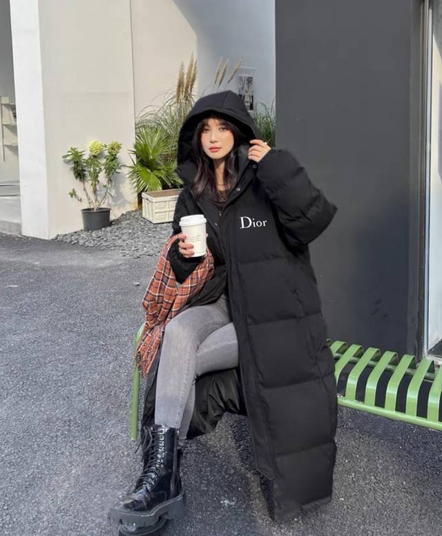 高品质 区别市场砸价版本 DDD Dior迪奥经典小标中戏长款羽绒服 DDD 采用90白鸭绒填充，充绒量 G左右，外贸出口原单，做工细节都很好，一分钱一分货，随