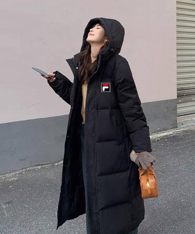 高品质 区别市场砸价版本 DDD Fila斐乐小方块中戏长款羽绒服 DDD 采用90白鸭绒填充，充绒量 G左右，外贸出口原单，做工细节都很好，一分钱一分货，随意