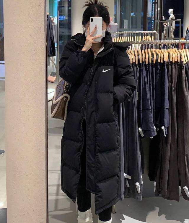 高品质 区别市场砸价版本 DDD Nike 耐克小钩中戏长款羽绒服 DDD 采用90白鸭绒填充，充绒量 G左右，外贸出口原单，做工细节都很好，一分钱一分货，随意