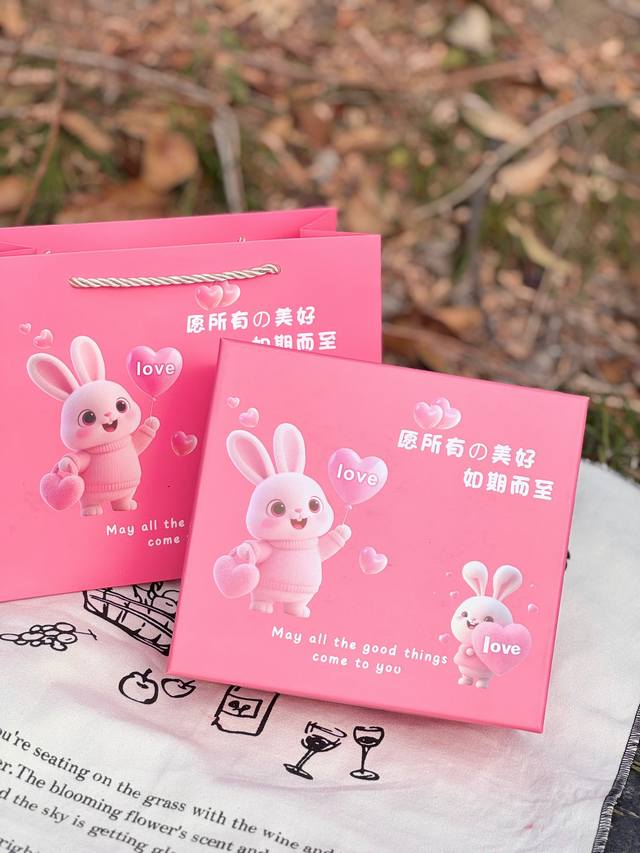 礼盒不优惠 ！ 配打包箱 #礼物送的好叫过节，礼物送不好叫渡劫，直男务必点进来看看# 邂逅美好礼盒 DDD 内含： DDD 1Chanel香奈儿分邂逅香水100