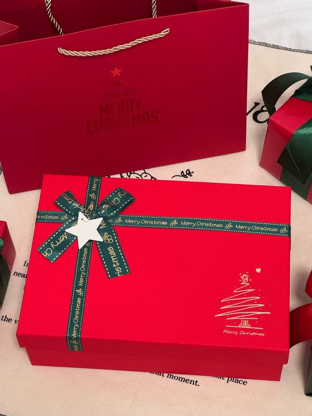 礼盒不优惠 ！ 配打包箱 #礼物送的好叫过节，礼物送不好叫渡劫，直男务必点进来看看# 嘉伯丽尔围巾星星礼盒 DDD 内含： DDD 1Louis Vuitton