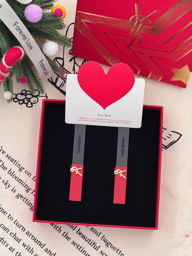 礼盒不优惠 专柜版！ ！#藏不住的赤城爱意，我跨山海赴你，你赤城而来，杨树林这波情怀B格又赢麻了# 杨树林为爱奔赴浮雕黑红条口红两支装浮雕礼盒 两支入：黑红条2