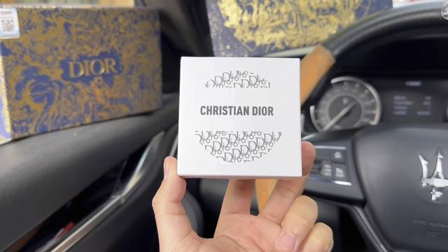 礼盒不优惠 马年2.14情人节浮力 #一份礼物，三重献礼，献给每一个值得被珍藏的她，绽于指尖，萦绕双唇，一场礼献自己的嗅觉盛宴# Di0R迪澳口红香薰护手霜三件