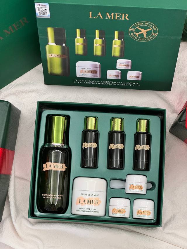 礼盒不优惠 ！ 配打包箱 手提袋 全套包装！ DDD 海蓝之谜旅行八件套盒！ DDD 掌柜重磅推荐给大家！每盒都贴有全球购防伪贴，支持扫码查询！查询步骤 : 扫