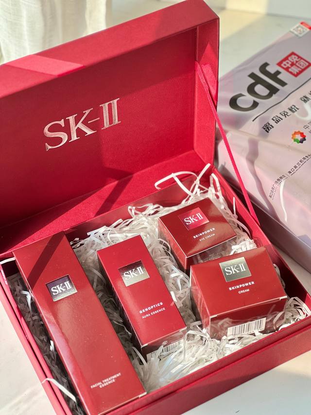 礼盒不优惠 ！#今晚要输液，输什么液？输醉晚的夜，用醉贵的Skll# Skll韩流美肌免税限定礼盒装四件套 超值白菜价给你们安排上！掌柜全球狗毒家渠D！现货开抢