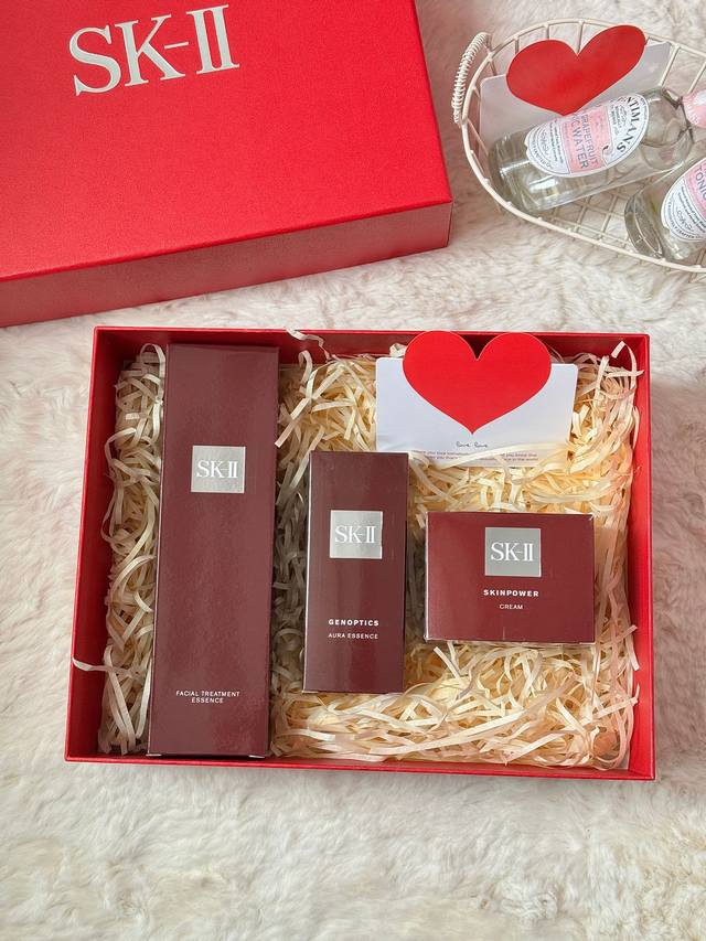 礼盒不优惠 ！ 下单发内里产品图 #士为知己者死，女为悦己者容，传说中的仙女都在用# Skll 新款韩流美肌神仙水三件套限定礼盒 掌柜正儿八经的渠D货源！每盒都
