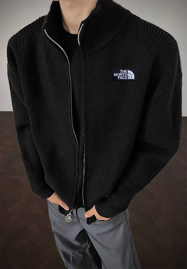 高克重毛衣外套 DDD The North Face 北面新款开衫毛衣外套 DDD 高克重加厚款，超级保暖，上身高端有质感，版型宽松而显瘦，面料舒适亲肤，双拉链