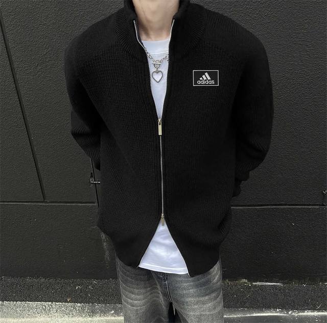 高克重毛衣外套 DDD Adidas阿迪达斯新款开衫毛衣外套 DDD 高克重加厚款，超级保暖，上身高端有质感，版型宽松而显瘦，面料舒适亲肤，双拉链设计，可上下随