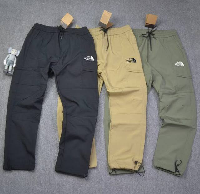 冬季加绒加厚保暖北面机能两侧拉链口袋立体裁剪经典男士工装长裤 高逼格！北面Logo ！Thenorthface 冬季加绒加厚保暖北面立体剪裁户外机能风工装裤！绝