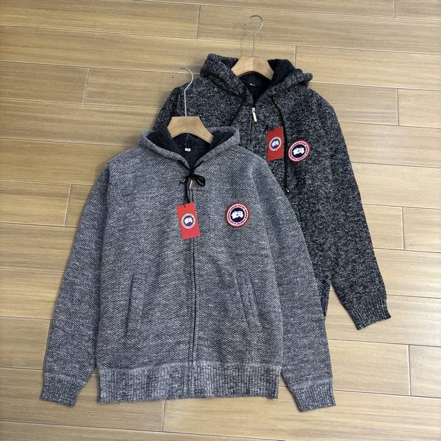 大鹅加绒连帽开衫高端狠货！新款 男士限量版羊毛衫上衣！紧致的做工！真心不错！ 这个羊毛衫做工真心的屌！专柜四位数了！经典简约大方！冬季男装简约新品，高档针织羊毛