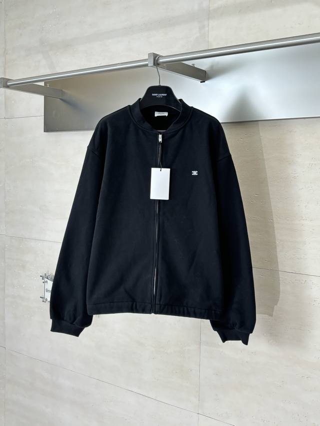 Celin* 赛琳 棉质凯旋门刺绣棒球夹克外套 DDD 选用100%棉为基底编织而成的单面鱼鳞布面料，正面为平滑的针织面，触肤面通过针织机的浮线编织技术形成立体