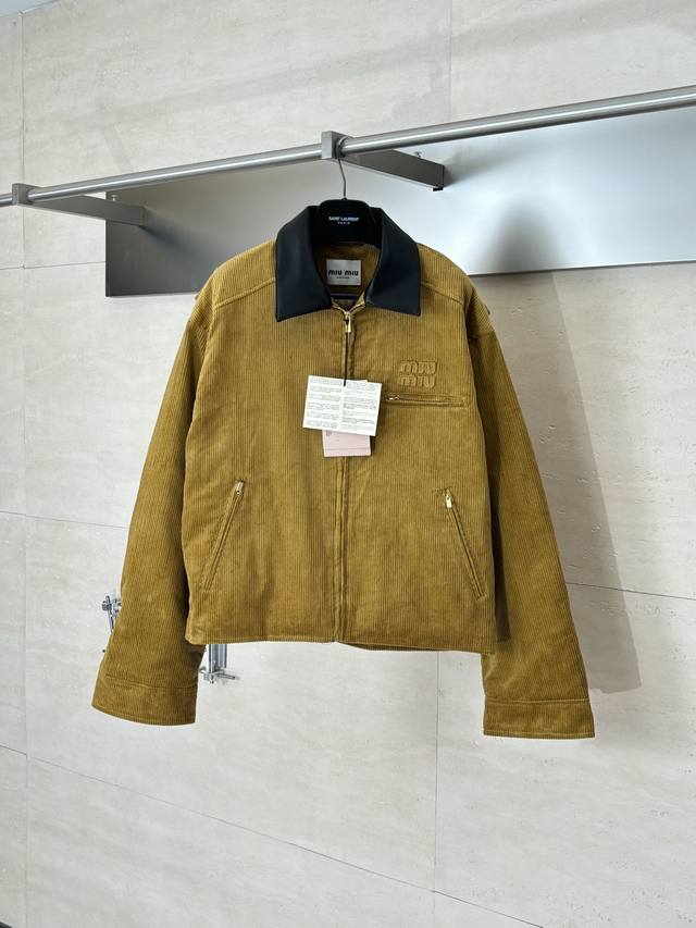 Miu Mi* 缪缪 美拉德皮领灯芯绒棉服夹克外套 DDD 面料采用260G平纹精品灯芯绒 采用进口匹棉定织定染95棉5锦纶 通过割绒 刷绒精细加工处理使织物表