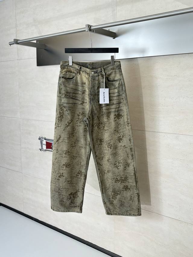 Acne Studio* 26Ss 1981做旧脏脏牛仔裤 DDD 面料定制有机棉斜纹布 14Oz 专为Acne开发 采用长绒棉+2%弹性纤维混纺 确保挺括感与