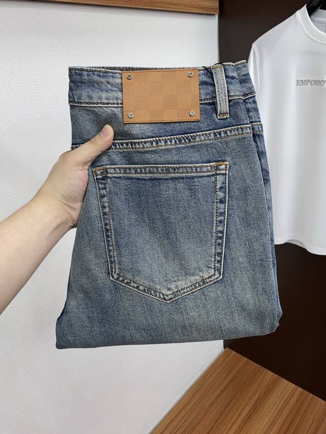 支持年后 1V路易威登 高端定制、2026早春最新款牛仔裤 柜台同步发售 原版定制复刻 客供五金辅料 原单品质 进口牛仔面料高弹力 重工洗水 做工走线精细 上身