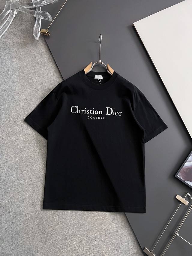 年保Cd*2026Ss最新工艺短袖280G纯棉双纱爆款现货四季系列短袖，简约基础衣橱神器， 休闲百搭必备款 做工走线质感一流，两色推荐：白色、黑色 独家版型测试